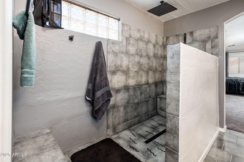 9735 W Kirby Ave - MLS-31