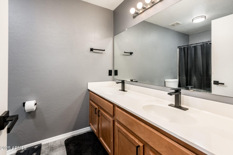 9735 W Kirby Ave - MLS-36