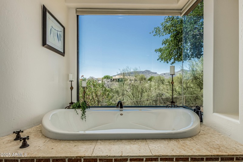 Bathtub w/ Views!