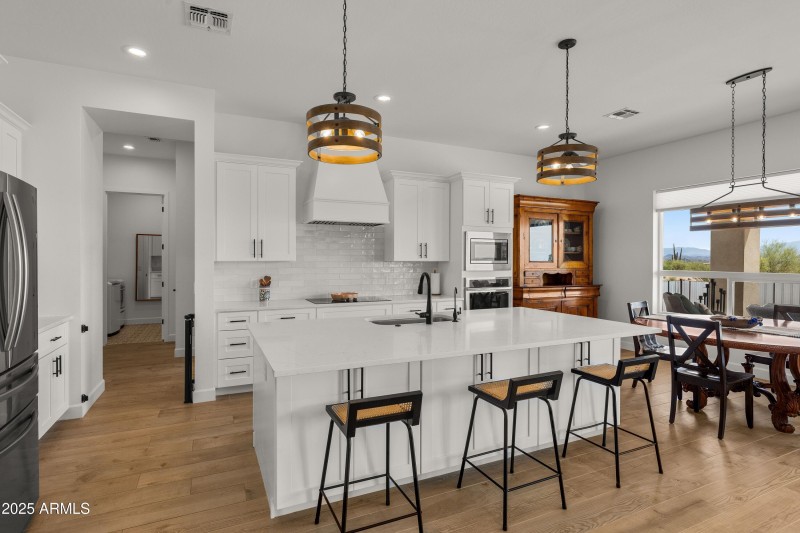 Kitchen w/ Large Island