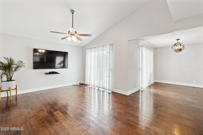 8-web-or-mls-5601-n-79th-st-1