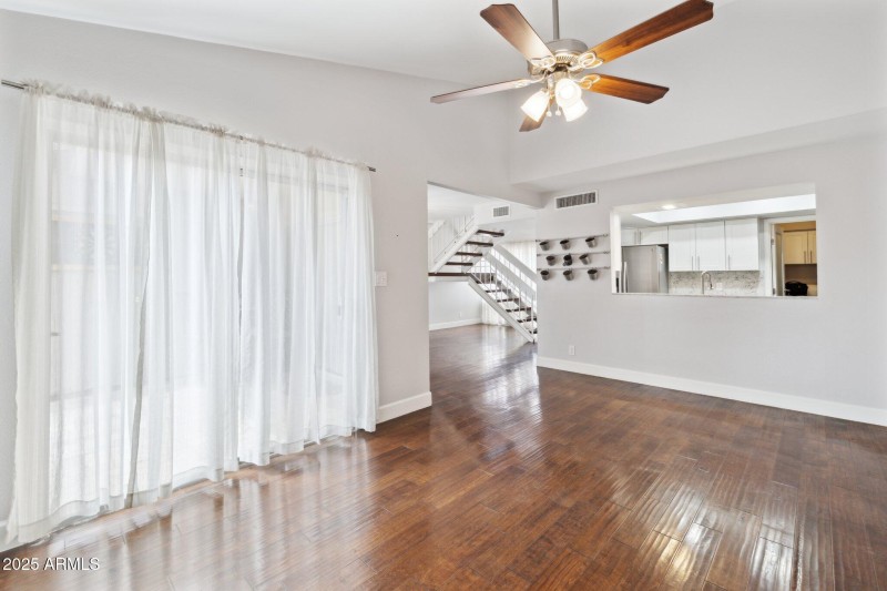 7-web-or-mls-5601-n-79th-st-1