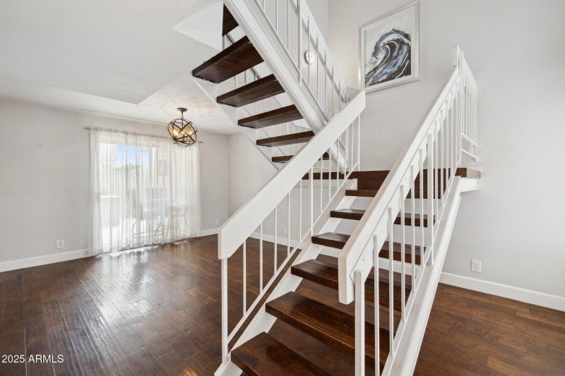 4-web-or-mls-5601-n-79th-st-1