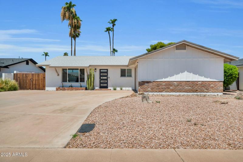 1-web-or-mls-8614 E Rose Lane-1