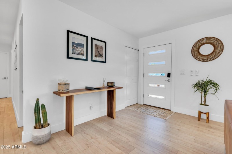 3-web-or-mls-8614 E Rose Lane-3