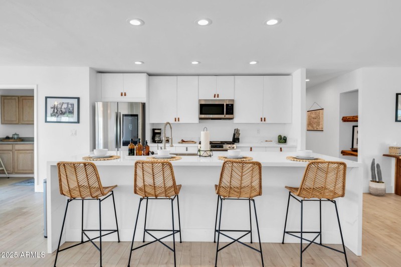 10-web-or-mls-8614 E Rose Lane-10