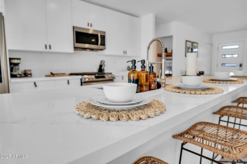 11-web-or-mls-8614 E Rose Lane-11