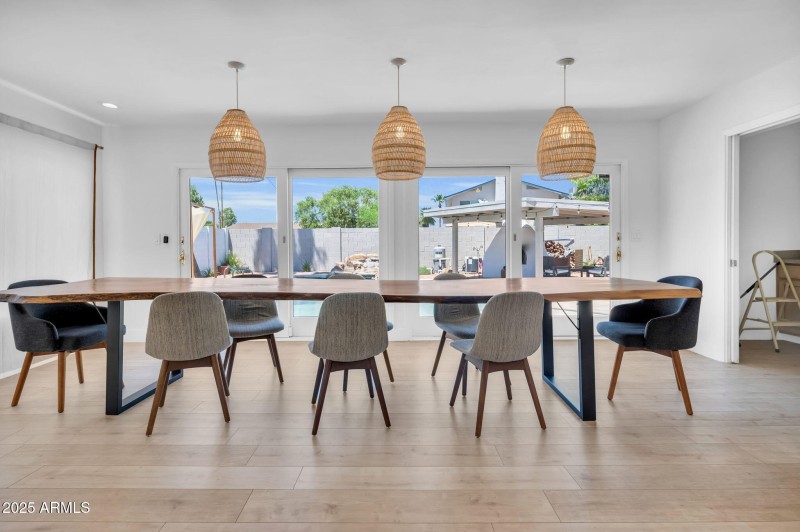 14-web-or-mls-8614 E Rose Lane-14