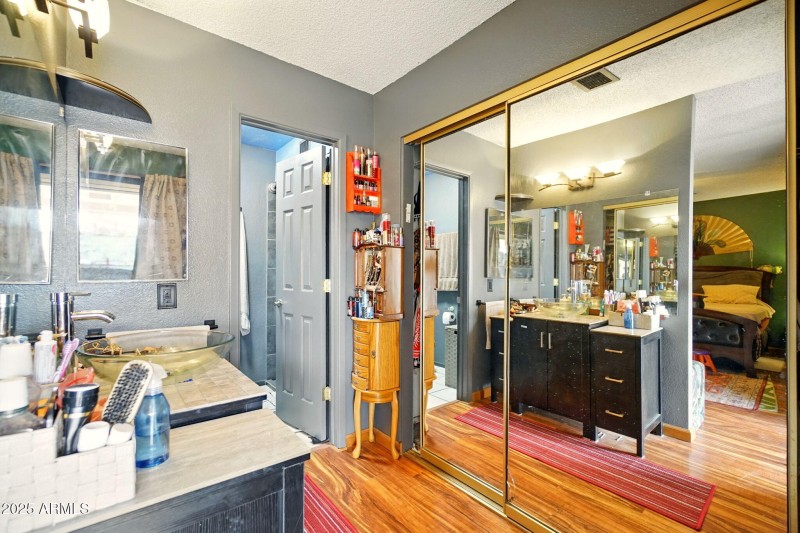 Sink area in masterbedroom