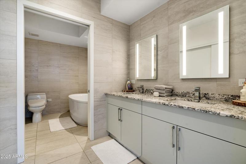 Dual Sinks / Vanities