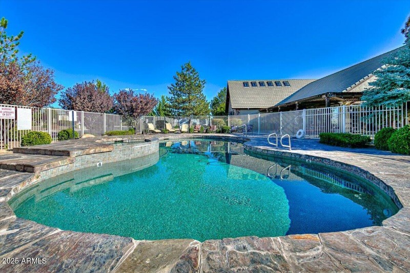 46-SmallPoolandSpa(2)