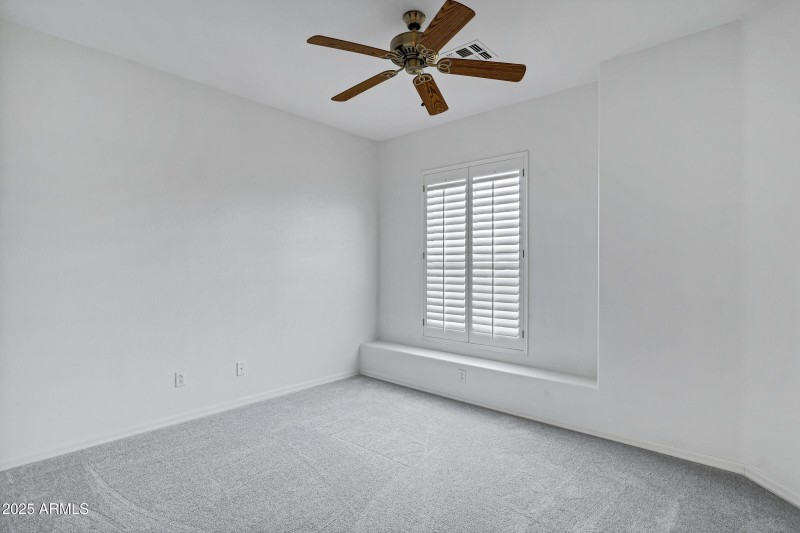 3640 E Torrey Pines Ln-11