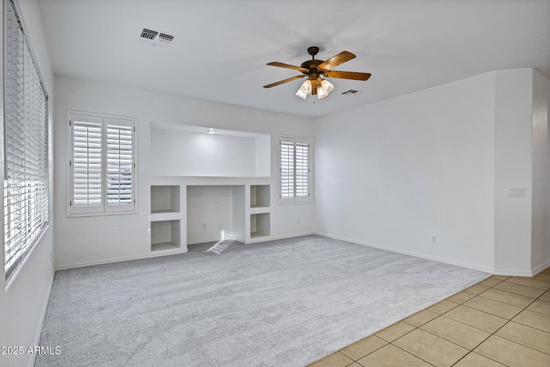 3640 E Torrey Pines Ln-16