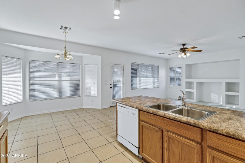 3640 E Torrey Pines Ln-25