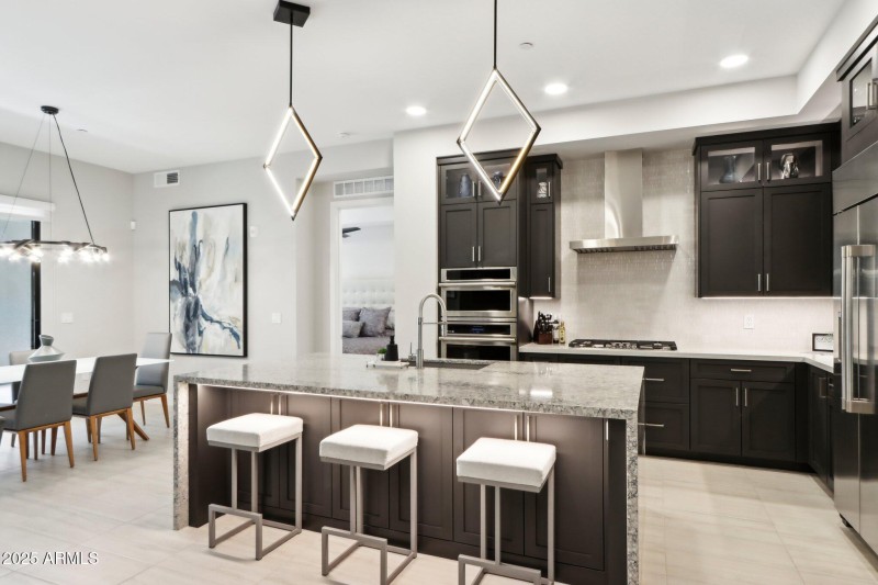 Kitchen with Breakfast Bar