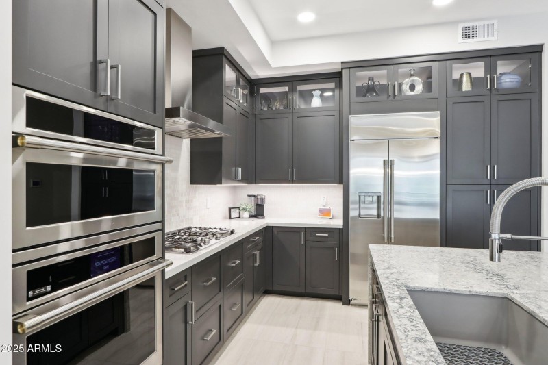 Kitchen with upgraded applainces