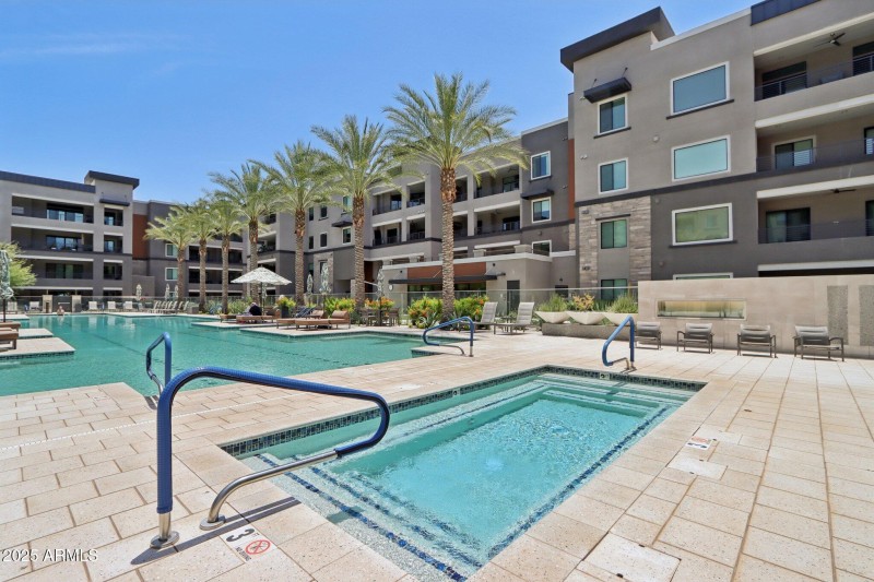 Community Pool & Spa