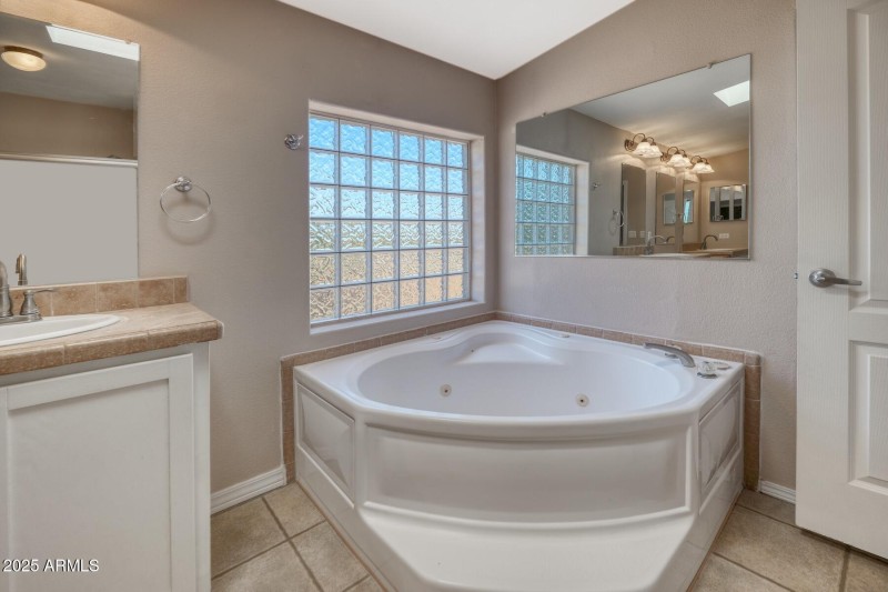 16212_2738 North Calle Tercero