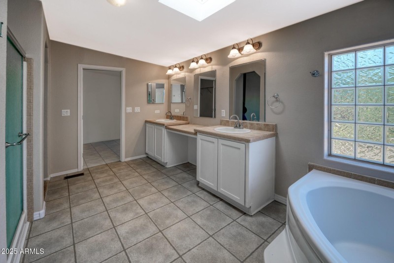 16226_2738 North Calle Tercero