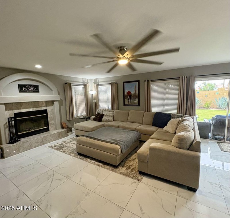 e5b2333b-bc48-48da-9260-2c9a18b7a839