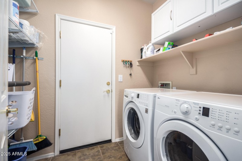 37 Laundry Room