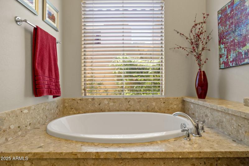 20-web-or-mls-6231-e-mark-way-14