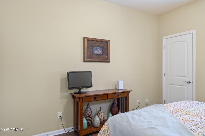 25-web-or-mls-6231-e-mark-way-14