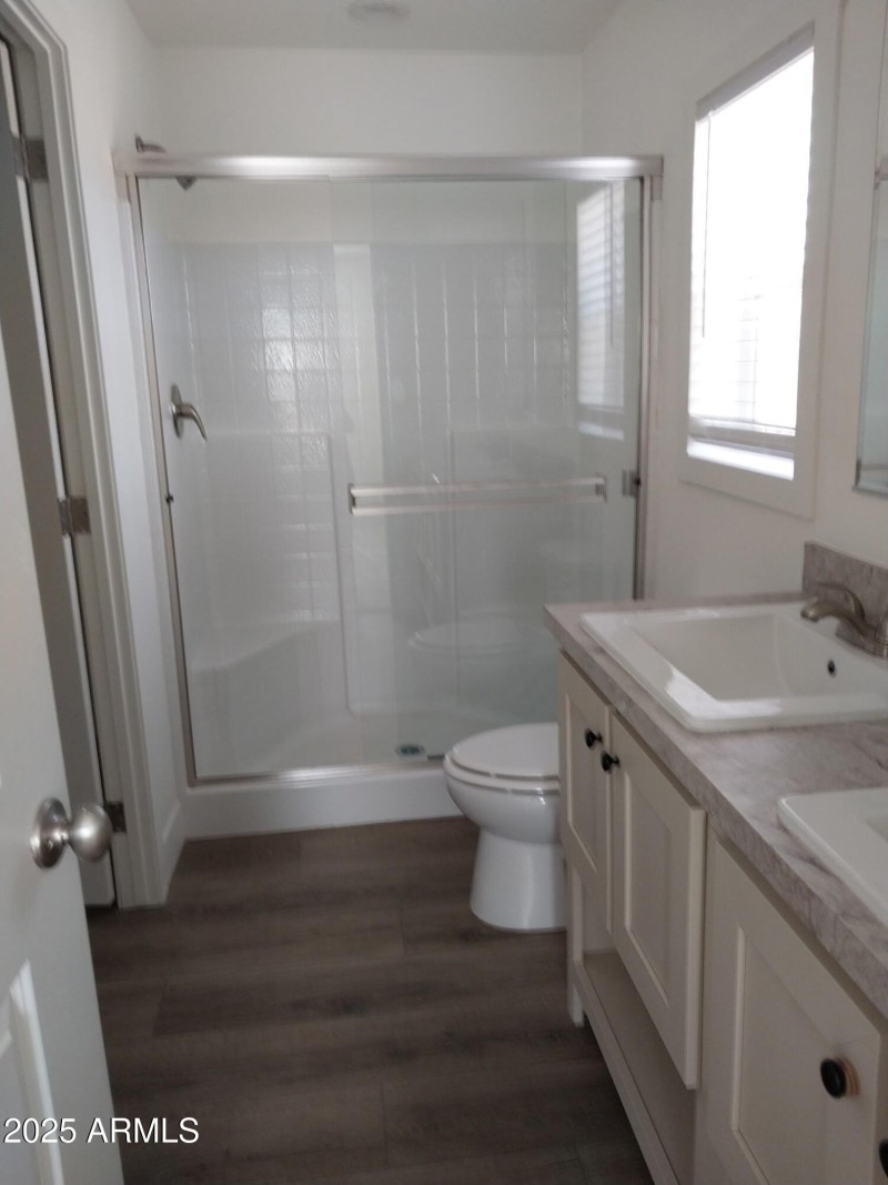 Double sinks in primary bedroom