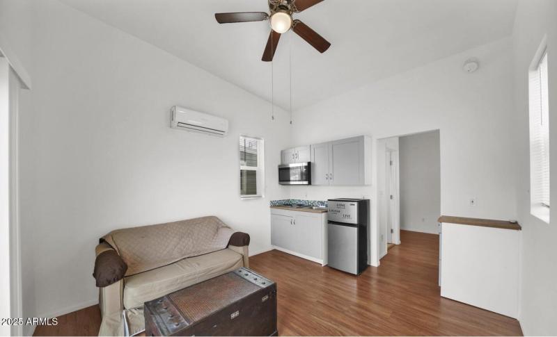 1229 S 13th Ave - Unit 1 - 1 Living