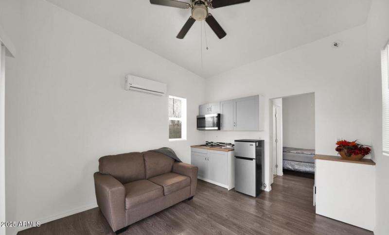 1229 S 13th Ave - Unit 3 - 1 Living Area