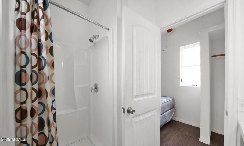 1229 S 13th Ave - Unit 3 - 6 Bath 2