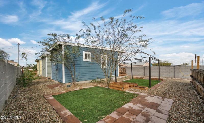 1229 S 13th Ave - Z - Backyard