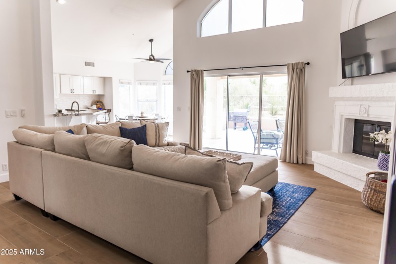 19276 N 90th Place 013