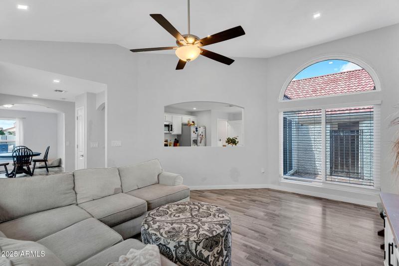 7-web-or-mls-1510 E Commerce Ave-8