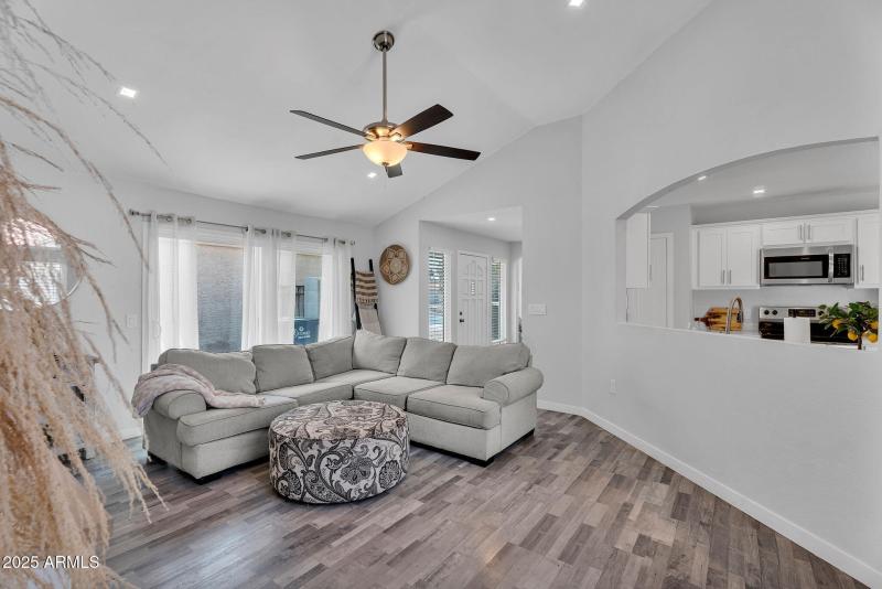 8-web-or-mls-1510 E Commerce Ave-7