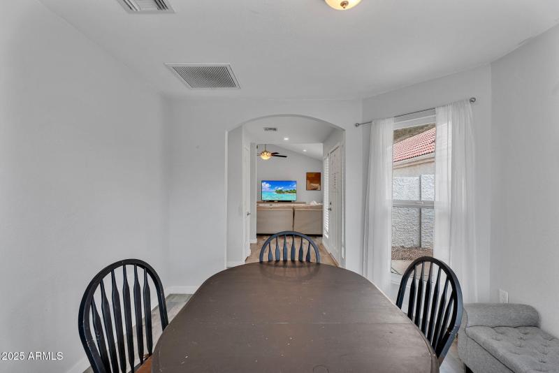 14-web-or-mls-1510 E Commerce Ave-15