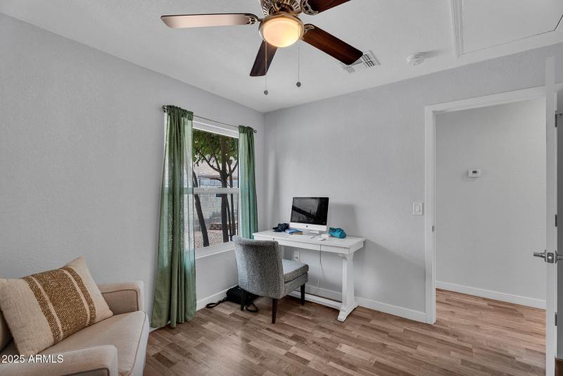 15-web-or-mls-1510 E Commerce Ave-30