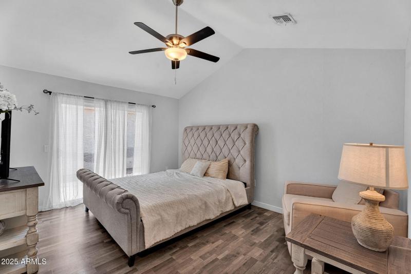 19-web-or-mls-1510 E Commerce Ave-19