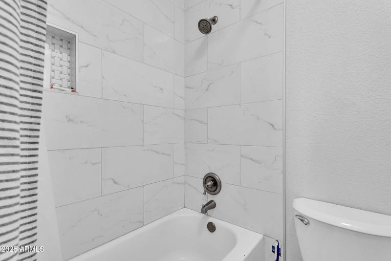 21-web-or-mls-1510 E Commerce Ave-25