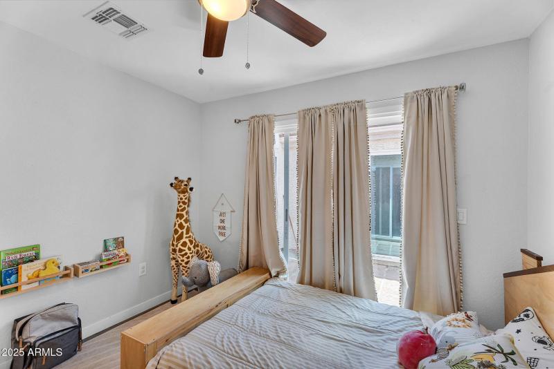 27-web-or-mls-1510 E Commerce Ave-18