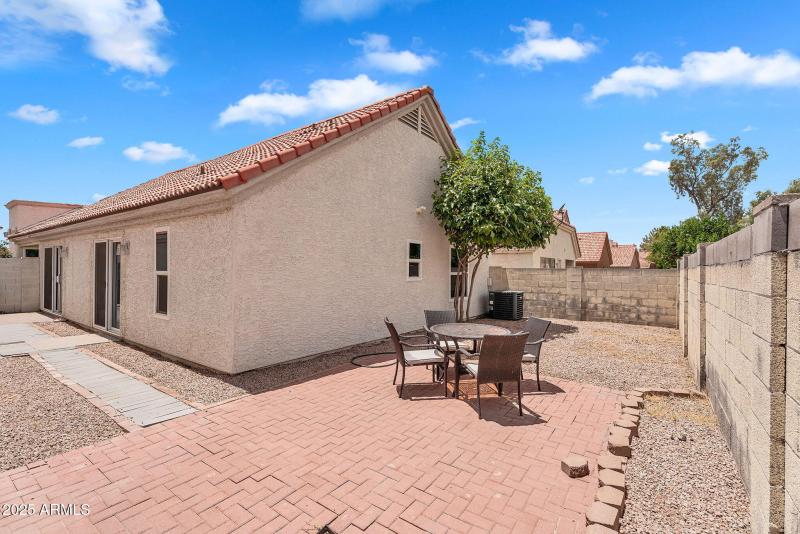 30-web-or-mls-1510 E Commerce Ave-31