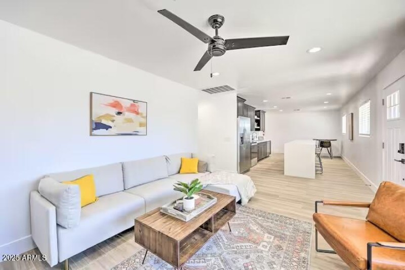 8ee3ea19-4207-4c14-99ba-c94b5cf3c990