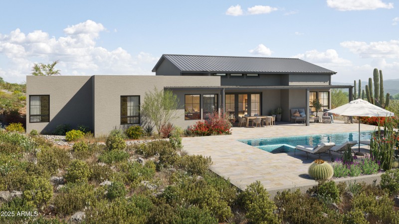 Roger 4 sides - Kaylee - Rear view (2)