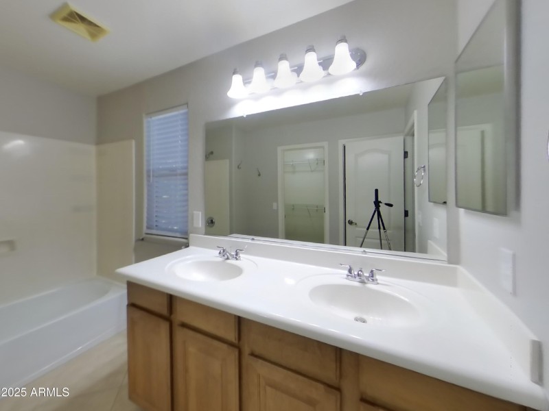 8_pc_TpFKtLwROl_CGfWbpKH4T_layout_1