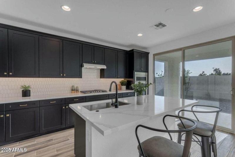 6434 N 17th_Kitchen_1