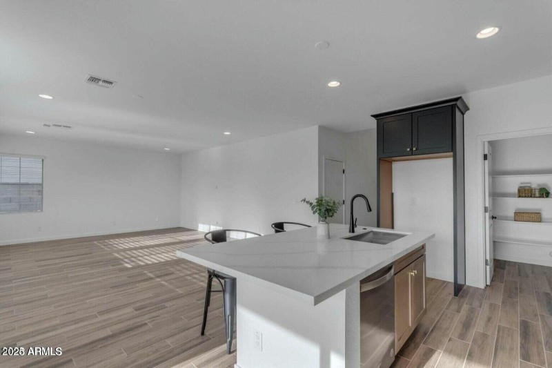 6434 N 17th_Kitchen_4