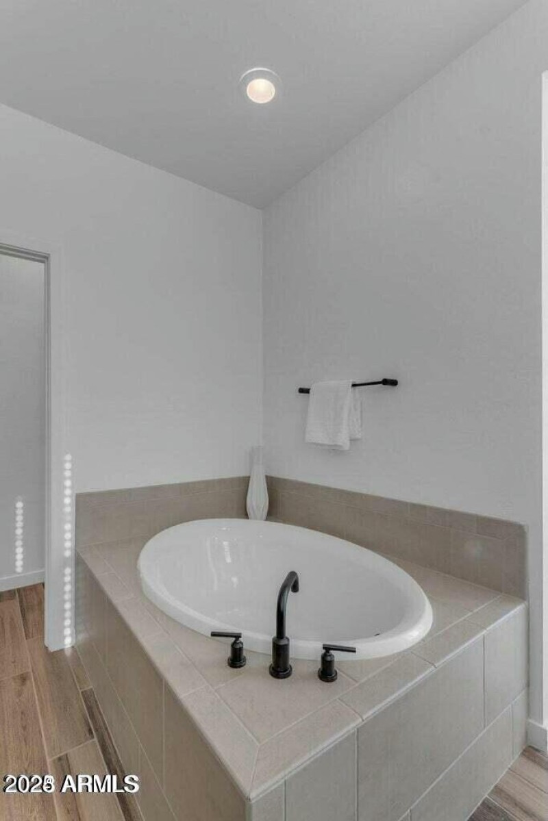 6434 N 17th_Upstairs_Primary_Bath_4