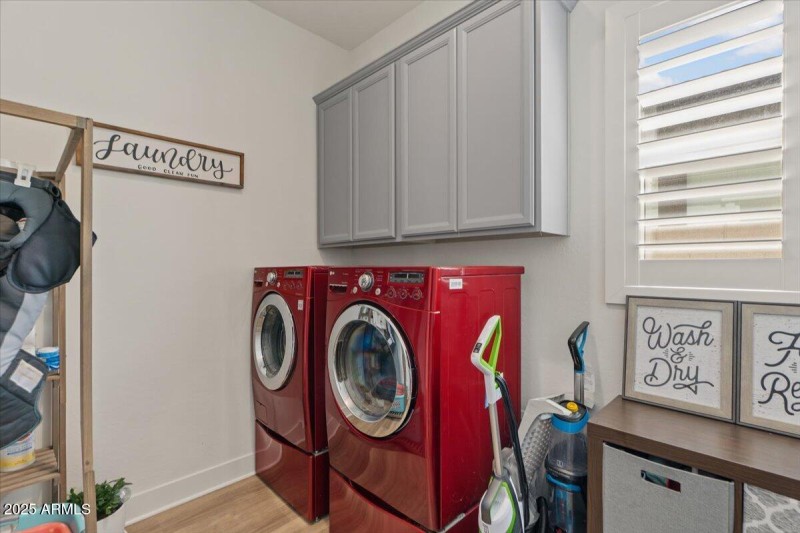 42-Laundry wtih cabinets