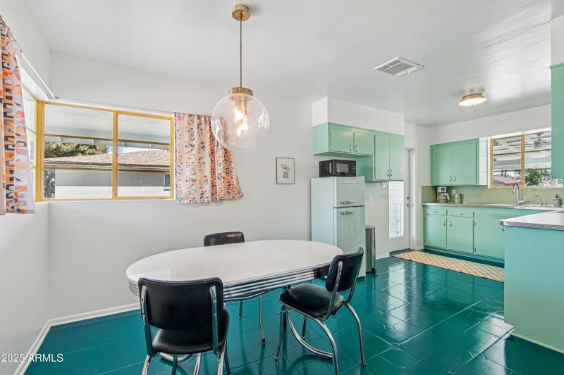 23-print-E Jackson Ave-0306-009