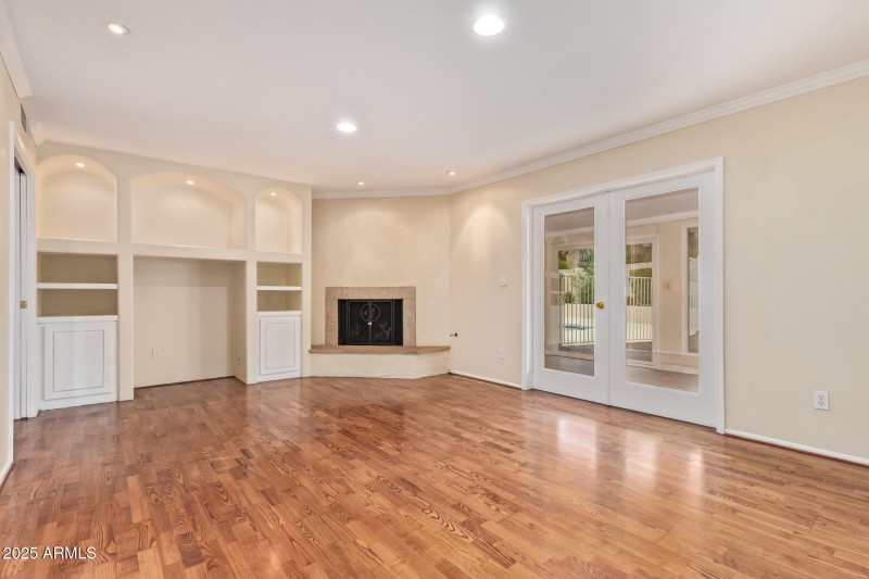 07 - Lawrence family room